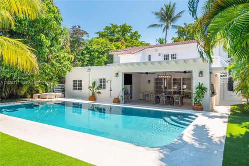 5236 Pine Tree Dr, Miami Beach, FL, 33140-2110 | Card Image