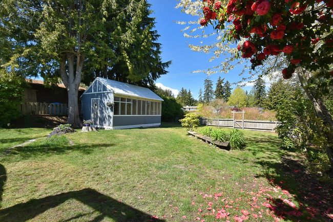 5768 Pebble Crescent, House other with 2 bedrooms, 1 bathrooms and null parking in Sechelt BC | Image 19