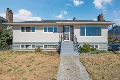 6407 Clinton St, Burnaby, BC, V5E1A3 | Card Image