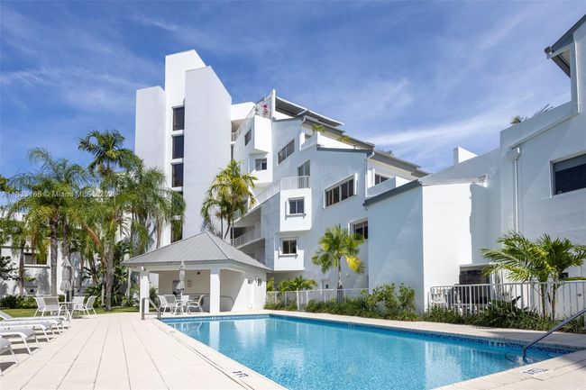 APT-101 - 50 Ocean Lane Dr, Condo with 3 bedrooms, 2 bathrooms and null parking in Key Biscayne FL | Image 53