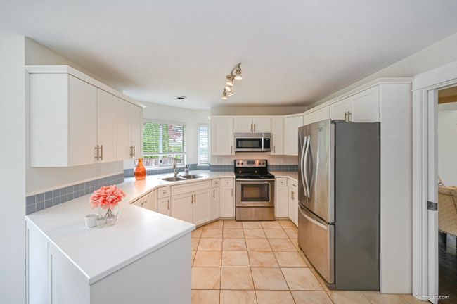 21375 85 Court, House other with 5 bedrooms, 2 bathrooms and 6 parking in Langley BC | Image 10