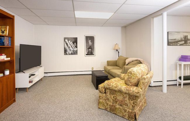Basement family room on walk out lower level | Image 22
