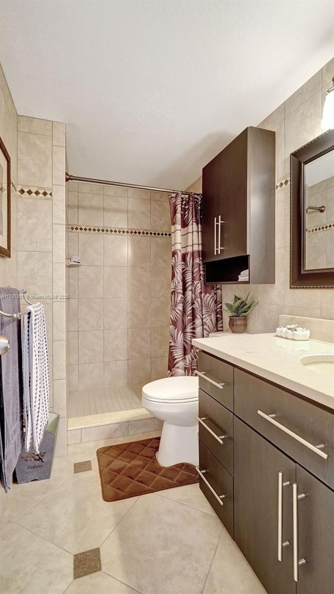 APT-907 - 322 Buchanan St, Condo with 2 bedrooms, 2 bathrooms and null parking in Hollywood FL | Image 24