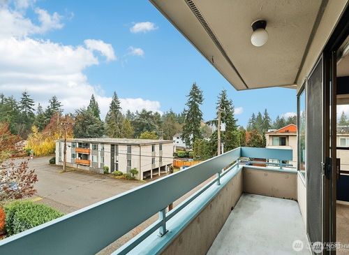 apt-402-12300 33rd Ave Ne, Seattle, WA, 98125-5665 | Card Image