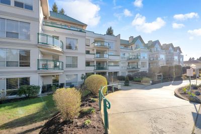 115 - 33280 Bourquin Cres E, Condo with 2 bedrooms, 2 bathrooms and 1 parking in Abbotsford BC | Image 2