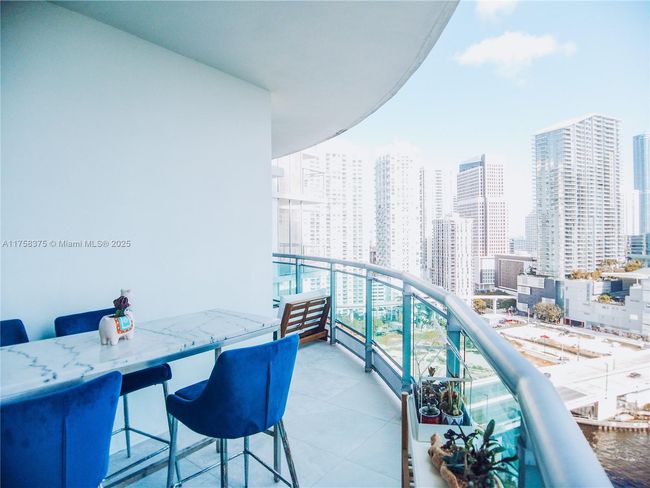 APT-2314 - 350 S Miami Ave, Condo with 2 bedrooms, 2 bathrooms and null parking in Miami FL | Image 17