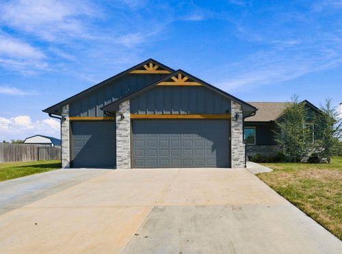 2421 E Velvet Leaf Ct, Andover, KS, 67002-7664 | Card Image