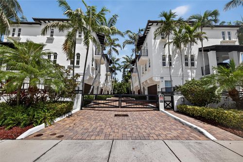 3241 Ne 13th St, Pompano Beach, FL, 33062-8107 | Card Image