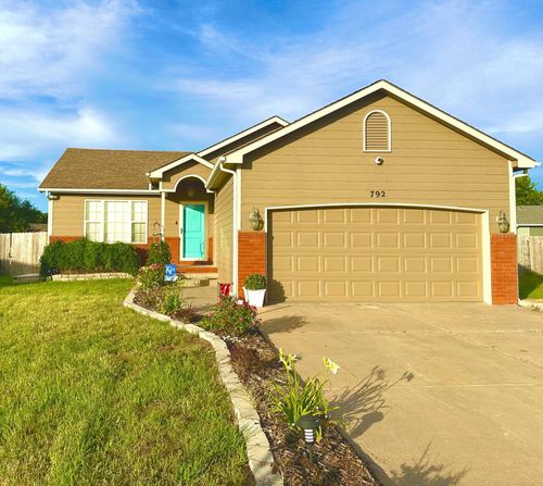 792 E Greenwood Ct, Haysville, KS, 67060-1573 | Card Image
