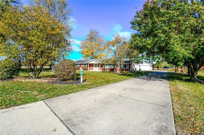 876 Ute Trail, House other with 3 bedrooms, 2 bathrooms and null parking in New Jasper Twp OH | Image 3