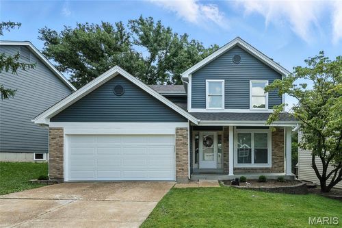 810 Ginger Wood Ct, Ballwin, MO, 63021-8439 | Card Image