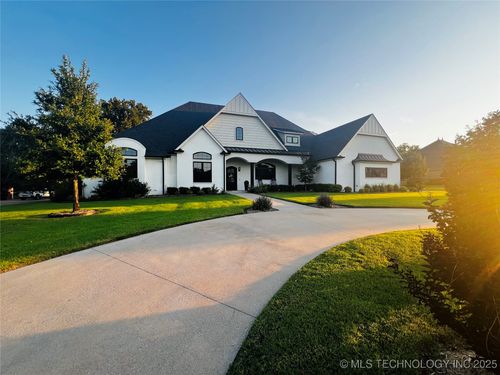 3611 N Country Club Cir, Muskogee, OK, 74403-2321 | Card Image