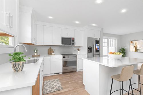 59 Edgewood Rd, Port Washington, NY, 11050-1530 | Card Image