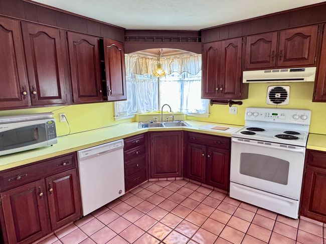 30 Chestnut Dr, House other with 3 bedrooms, 2 bathrooms and null parking in Windsor CT | Image 6