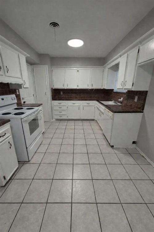 2709 Sw 55th St, Oklahoma City, OK, 73119-5627 | Card Image