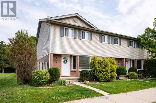 4-10 Dufferin St, Norwich, ON, N0J1P0 | Card Image