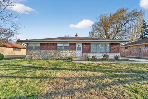 4604 W Dunwood Road, Brown Deer, WI, 53223 | Card Image