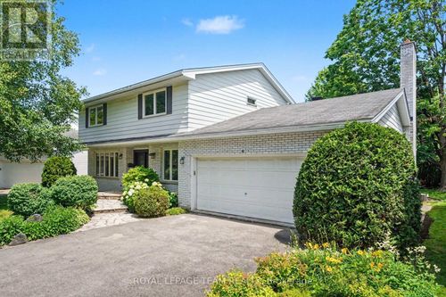 907 Dresden Cres, Ottawa, ON, K2B5H8 | Card Image