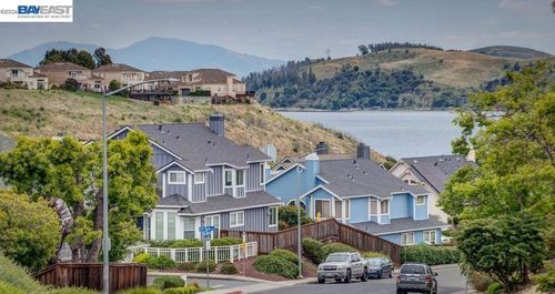 7 Cliff Walk Dr, Vallejo, CA, 94591-6432 | Card Image