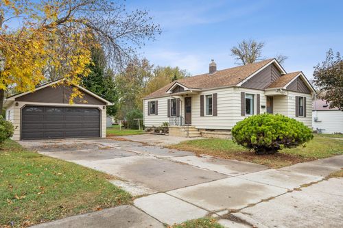 215 16th St N, Moorhead, MN, 56560-2232 | Card Image