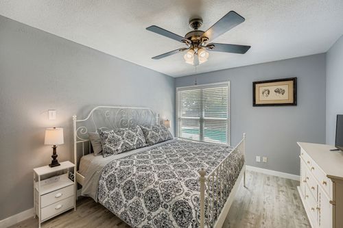 1121 Stoneoak Ln, Austin, TX, 78745-5457 | Card Image