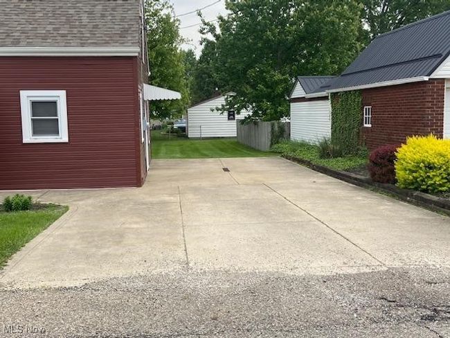 4-6 vehicle concrete driveway | Image 23