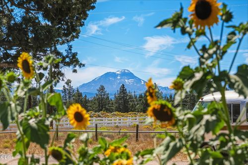 67050 Gist Road, Bend, OR, 97703 | Card Image
