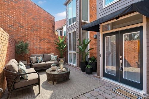 1 Willow Gln, Atlanta, GA, 30342-1109 | Card Image