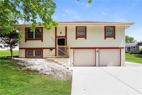 717 Osage Trl, Independence, MO, 64056-2078 | Card Image