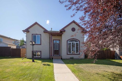 5841 Park Street, Blackfalds, AB, T4M0G1 | Card Image