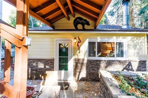 743 Woodland Rd, Crestline, CA, 92325-9382 | Card Image