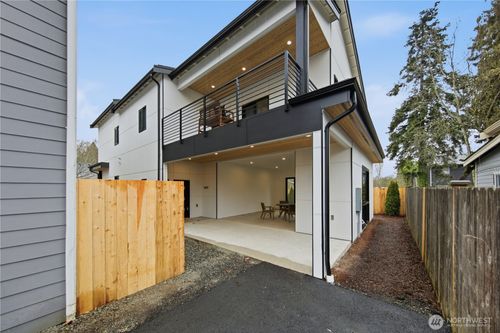 b-8439 47th Ave S, Seattle, WA, 98118-4622 | Card Image