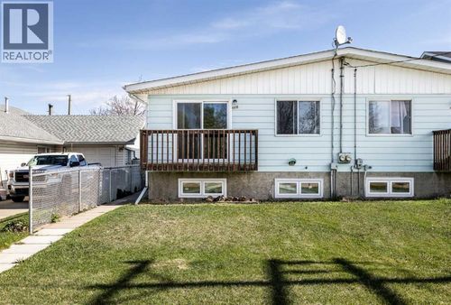 4930 59 St, Innisfail, AB, T4G1R8 | Card Image