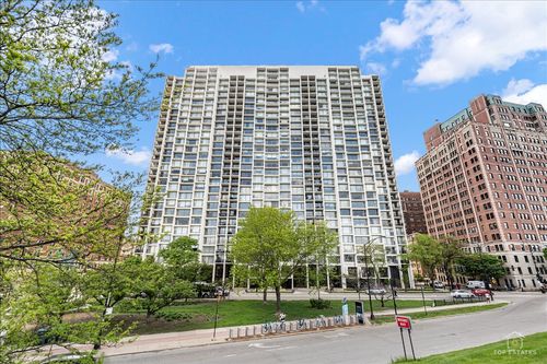 2601-3200 N Lake Shore Dr, Chicago, IL, 60657-3946 | Card Image