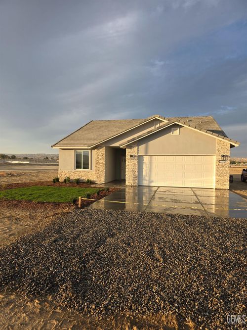 28102 Valley West Rd, Taft, CA, 93268 | Card Image