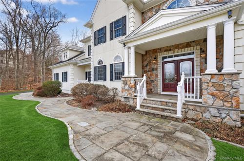 19 Parkview Cir, Carmel, NY, 10512-1827 | Card Image