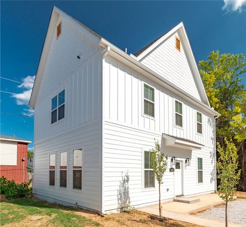 1640 N Leverett Ave, Fayetteville, AR, 72703-6028 | Card Image