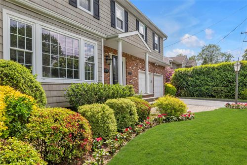 21 Chestnut Ave, Glen Head, NY, 11545-1604 | Card Image