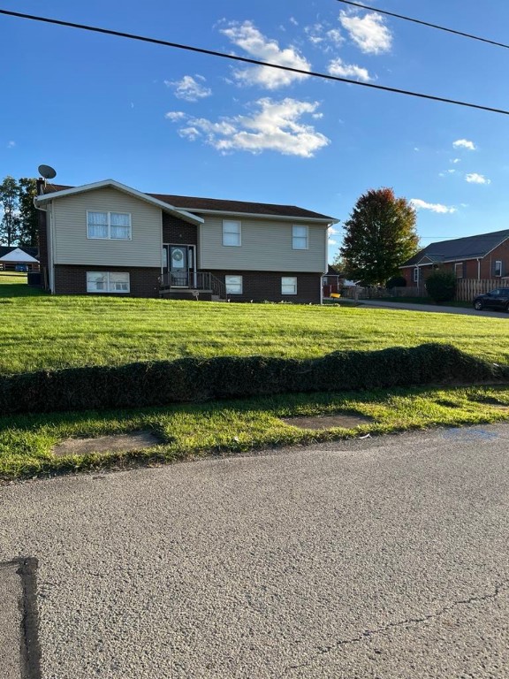 Cross Ave, Masontown, PA 15461