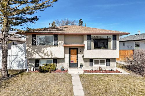 3772 Dover Ridge Dr Se, Calgary, AB, T2B2C9 | Card Image