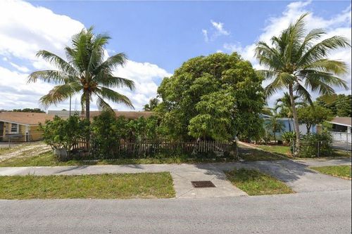 930 Ne 52nd Ct, Deerfield Beach, FL, 33064-4858 | Card Image