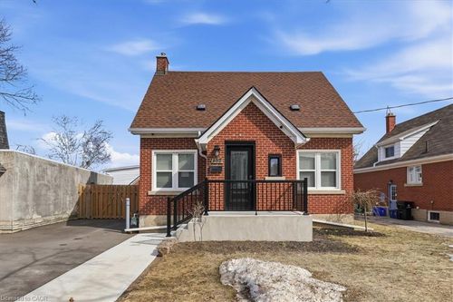 652 Weber St E, Kitchener, ON, N2H1H2 | Card Image