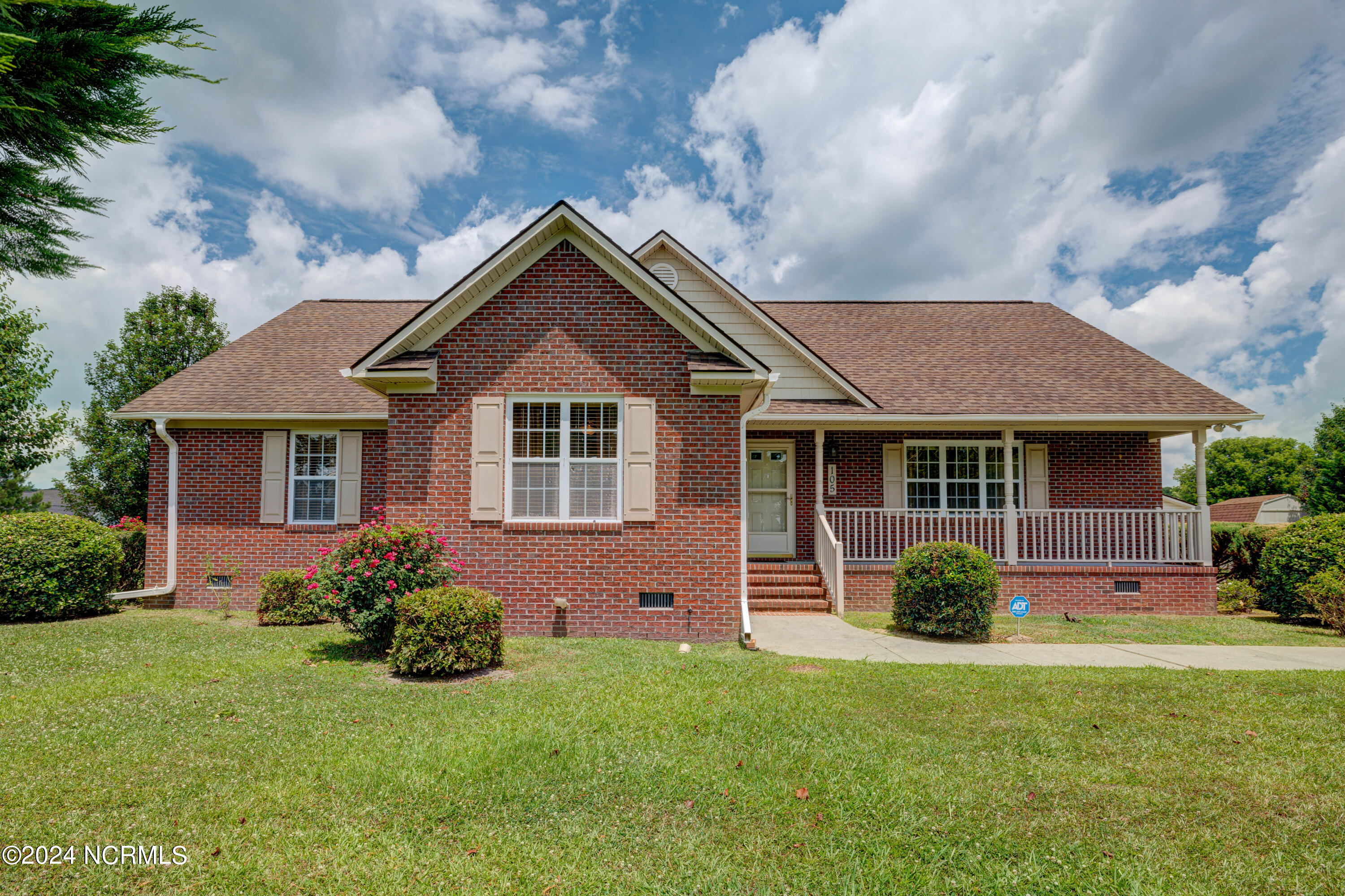 Phillip Mills Dr, Teachey, NC 28464