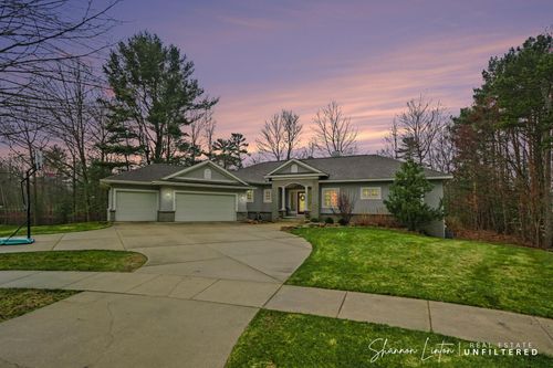 17914 Shallow Springs Ct, Spring Lake, MI, 49456-9047 | Card Image