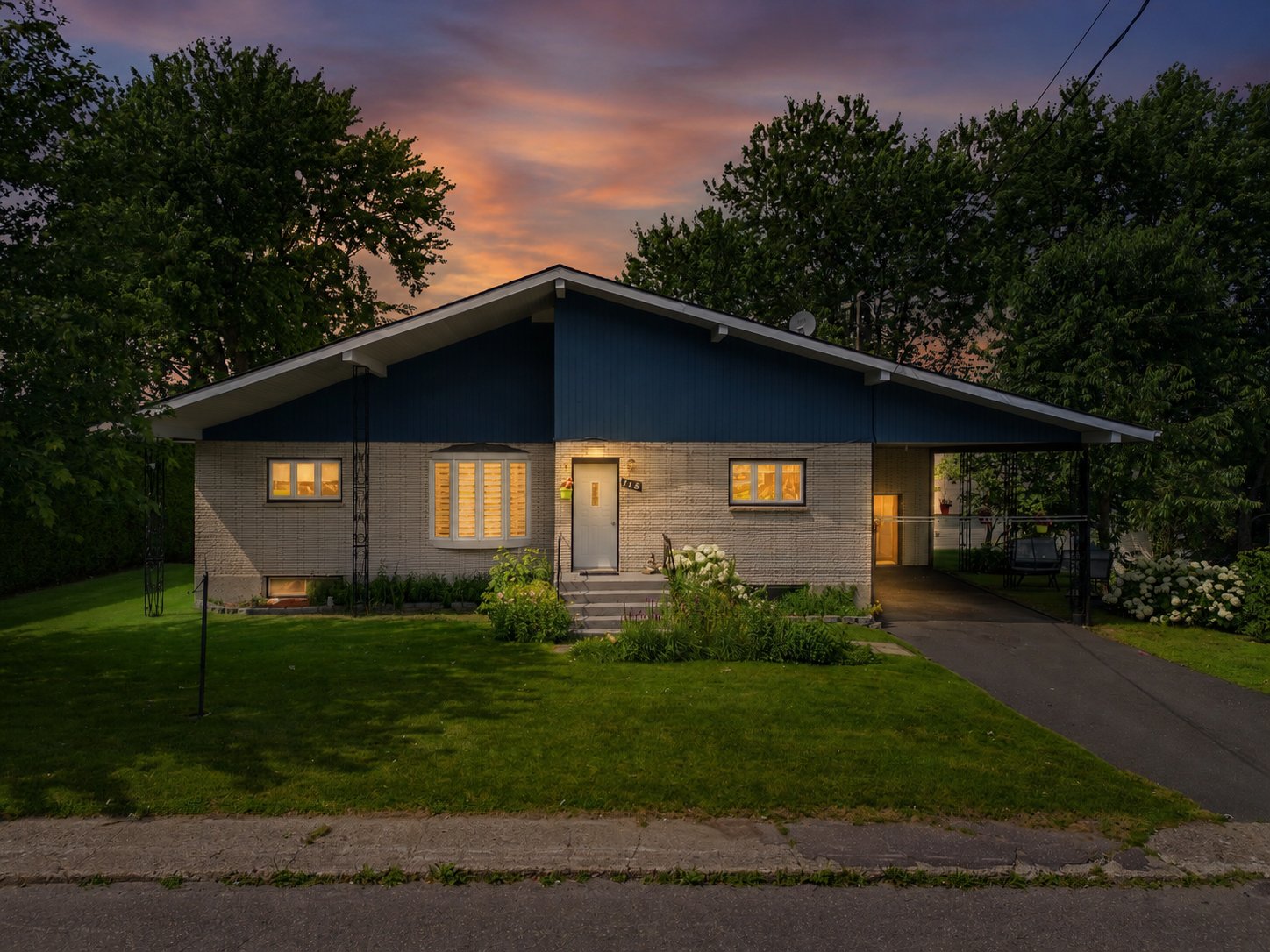 Residential in Val-des-Sources 3