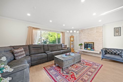 2333 Kirkstone Rd, North Vancouver, BC, V7J3M1 | Card Image