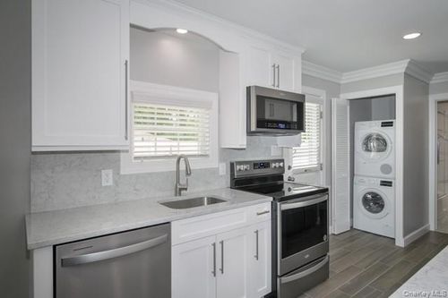 5-146 Montauk Hwy, Southampton, NY, 11968-4125 | Card Image