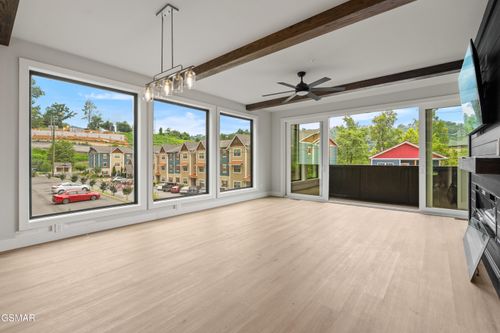 unit-12-215 Circle Dr, Gatlinburg, TN, 37738-3418 | Card Image