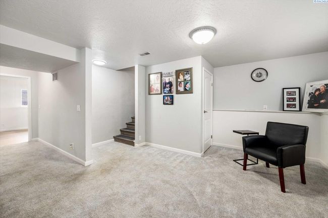 73805 N Demoss Rd, Home with 3 bedrooms, 3 bathrooms and null parking in Benton City WA | Image 39