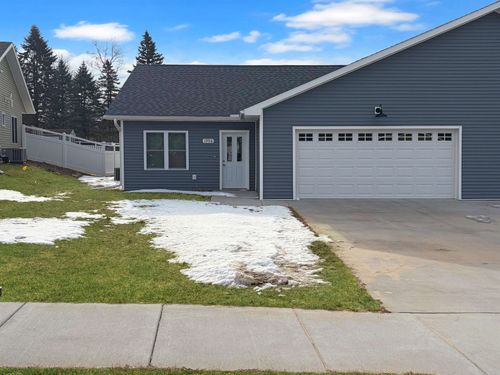 1956 Retzlaff Dr, Reedsburg, WI, 53959-9451 | Card Image